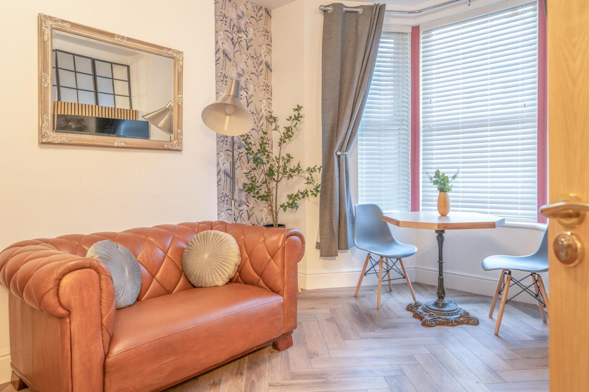 Fabulous New 1 Bedroom Ground Floor Flat 모아캠비 외부 사진